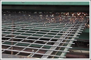 正在加工中的鋼筋網(wǎng)片